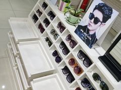 -诺柯视眼镜-蔡司依视路官方工厂店(淞南一店)