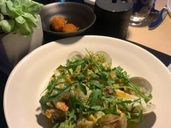 温热海鲜沙拉配牛油果-Mercato莫卡多露台餐厅与酒吧(K11店)