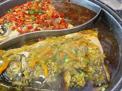 -阿瓦山寨·湘菜现炒·剁椒鱼头王(咸阳总店)