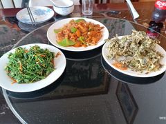 -回头客餐厅·家的味道农家菜·虹鳟鱼·铁锅炖(雁栖湖店)