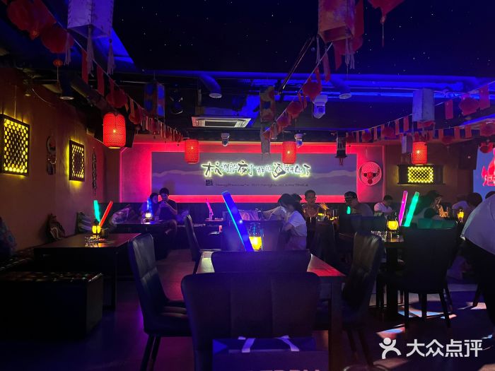 夜火烤摊·东北烧烤酒场·老杨小黄鱼图片