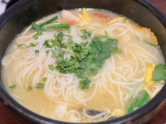 -银米·云南传统过桥米线(双廊黑金冠店)