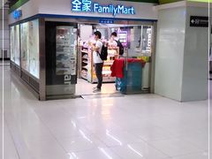 -全家便利店(宜山路站店)