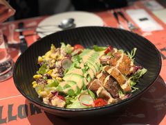 鸡肉牛油果藜麦沙拉（5月上新）-西堤厚牛排(昆山店)