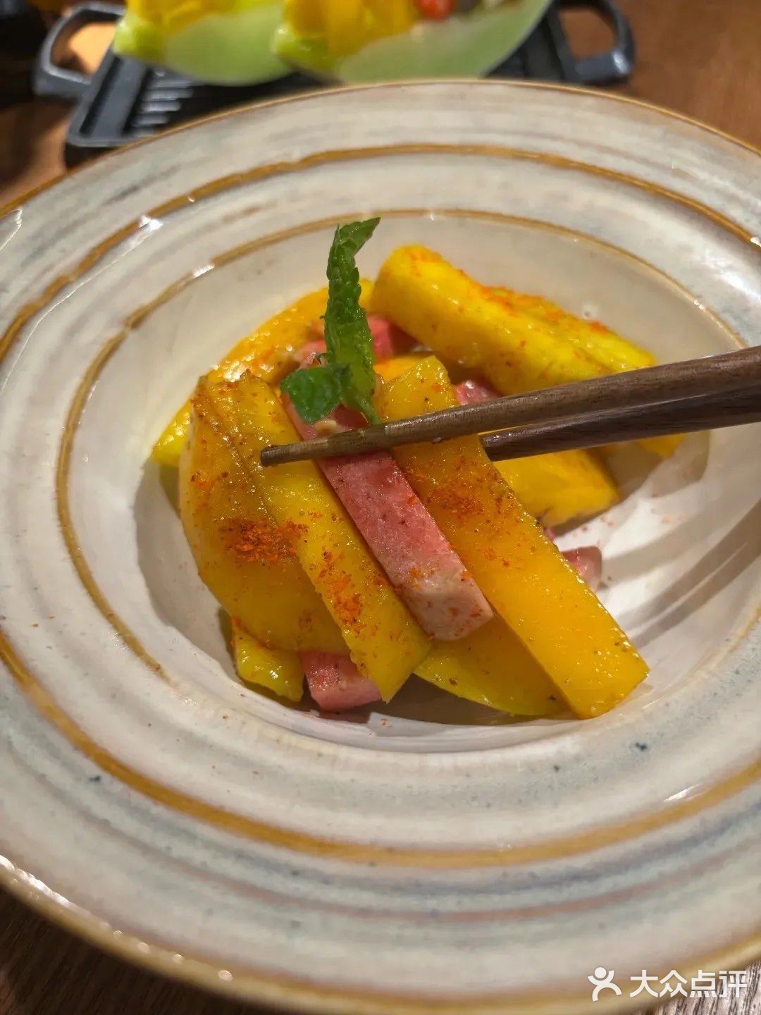 在杭州大厦吃到会冒烟的浙菜！这波摩登混搭我服