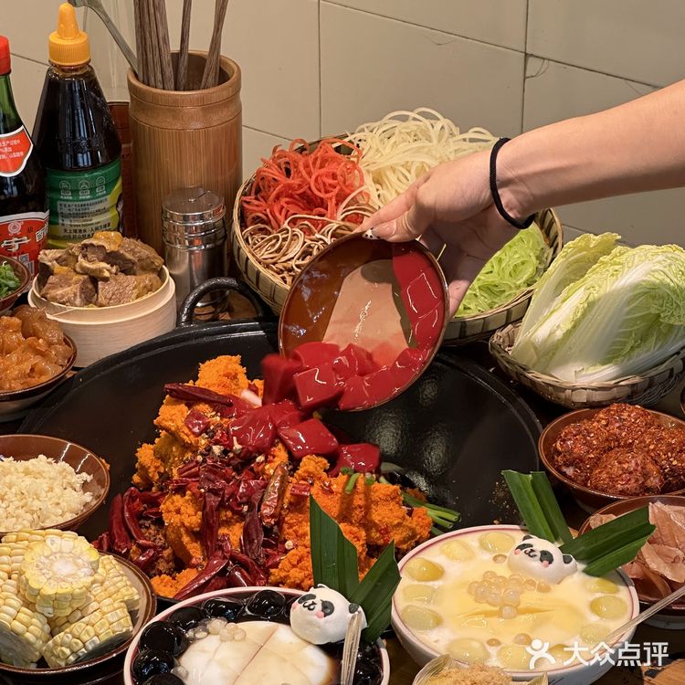 春熙路这家社区老火锅店，贼好吃