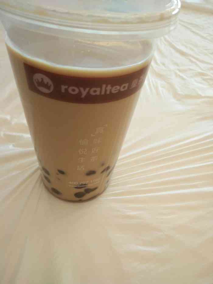 royaltea真悦皇茶"路上散步偶遇朋友,所以四个人就边走边聊天.