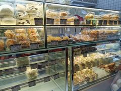 面包甜点陈列柜-白玉兰食品甜凤店(合生汇店)