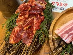 -草家酱蟹炭火烤肉店(珲春南路一店)