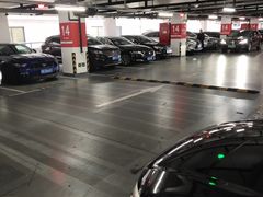 -虹桥火车站-停车场