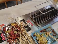 -哈尔滨小酒馆·鲜肉现穿自助烧烤(康新花园店)