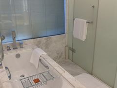 -上海滴水湖皇冠假日酒店