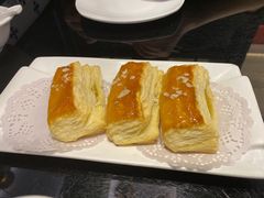 榴莲酥-高第街56号港式餐厅·精选(世茂广场宽厚里大明湖店)