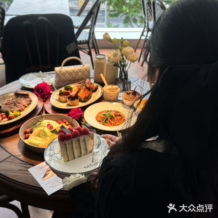 分享东阳生日餐厅🍴被鲜花包围的漂亮饭💐