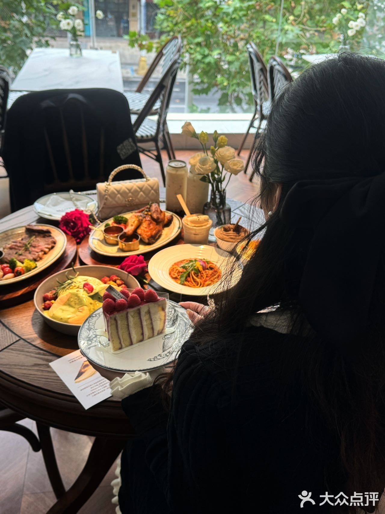 分享东阳生日餐厅🍴被鲜花包围的漂亮饭💐