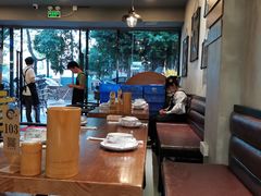 大堂-记忆串城·东北烧烤·小龙虾·大型团建(南油店)