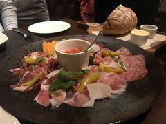 -恰餐厅及酒吧 CHAR Bar & Grill (北京丽都皇冠假日店)