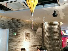 -沪小二炭火蛙锅(淮海中路美食不夜城店)