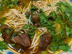 红烧牛肉面-金杨拉面王小吃面馆·牛三宝面·红烧牛肉粉