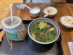 -云阿蛮云南生烫牛肉米线(奉贤路店)