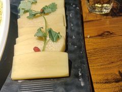 -老牌坊云南鱼豆花火锅(哈西万达店)