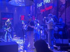 -FOUR PLAY BAR