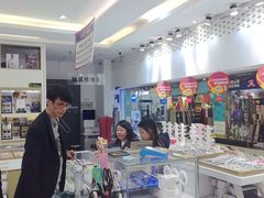 -美式眼镜·授权蔡司.依视路.尼康.豪雅.明月(人民广场店)