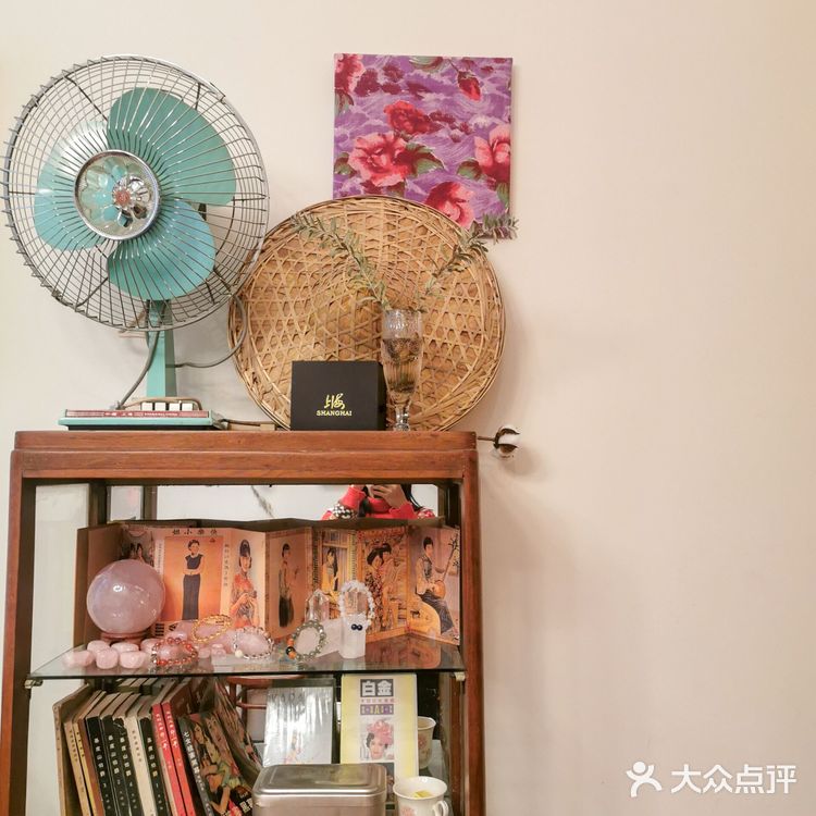 酸酸甜甜就是我 店内圣诞装饰氛围浓郁，到处都能出片