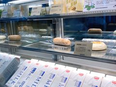 面包甜点陈列柜-喜茶(上海北外滩来福士店)