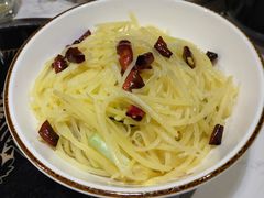 酸辣土豆丝-蛙蛙叫干锅年代(簋街总店)