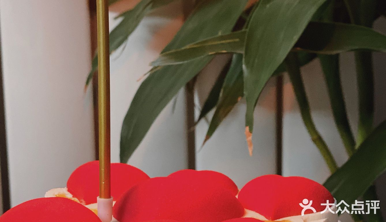 在武汉拿了一克甜品，随后买了一张高铁票