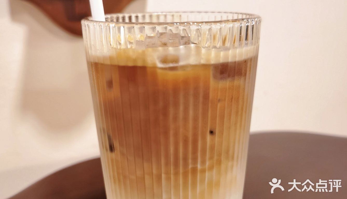 这个咖啡小馆惊艳到我了，怎么拍都出片[种草]