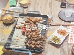 秦川黄牛肋排肉筋-叁宝烤肉• 西安烧烤 领跑品牌(中海城店)