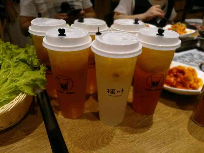 摇叶茶饮(苏宁广场店)-"这是一杯免费的奶茶.去兑换的时候,店员.