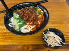 -丽虹云南过桥米线(兴工街店)