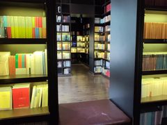 -钟书阁(松江泰晤士小镇店)