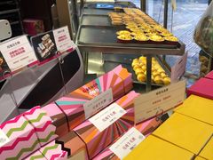 面包甜点陈列柜-嘉华鲜花饼·现烤(昆明老街店)