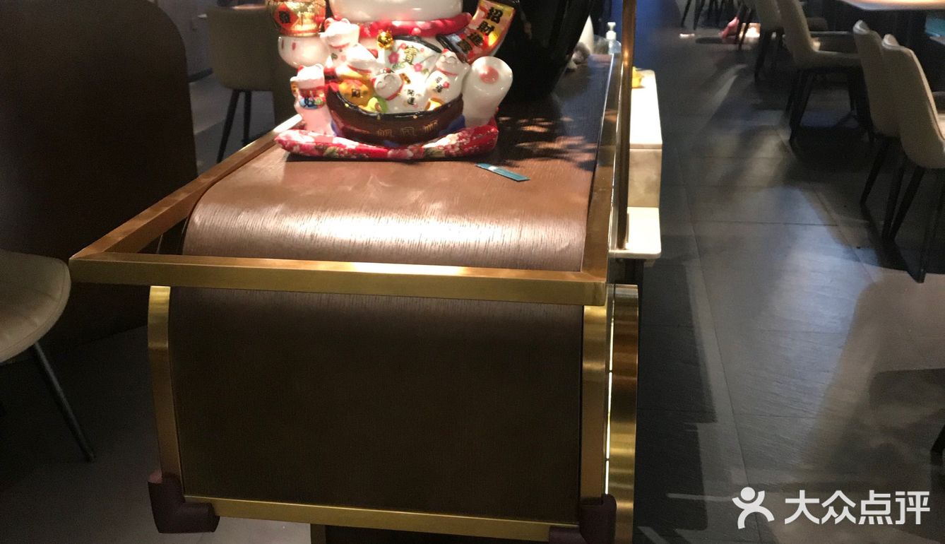 探店：黄晓猫剁椒大鱼头[调皮]