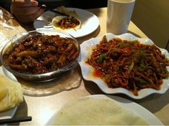 鱼香肉丝+鱼香茄子-老上居·手工春饼(贝尔路店)