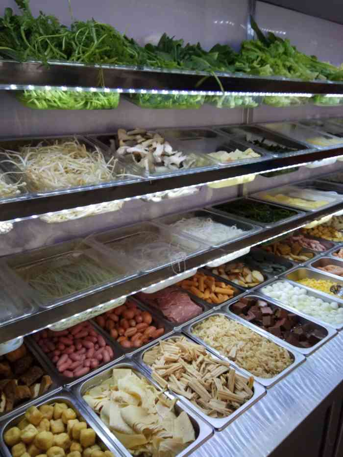 肖记自选麻辣烫-"小店不大味道很好!老汤浓郁很入味,主食免.