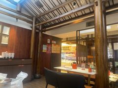 -阿瓦山寨·湘菜现炒·剁椒鱼头王(咸阳总店)