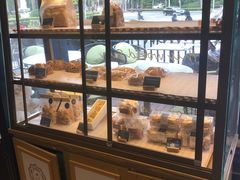 面包甜点陈列柜-BONBON BAKERY