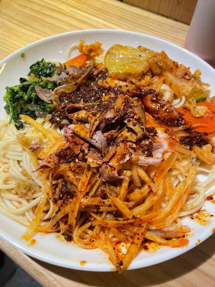 康乐尔萨一绝干拉牛肉面(沪宁路一分店)-"在西北的最后一餐,酒店隔壁