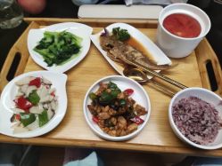 -卓玥国际月子会所(罗山路店)