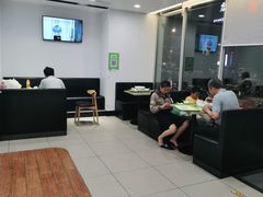 大堂-老乡鸡(南京龙池地铁站蓝郡店)