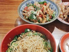 -爆炸头阿姨小四川正宗川味小吃(无任何分店)