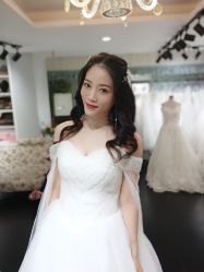 -雪莉美妆婚纱馆