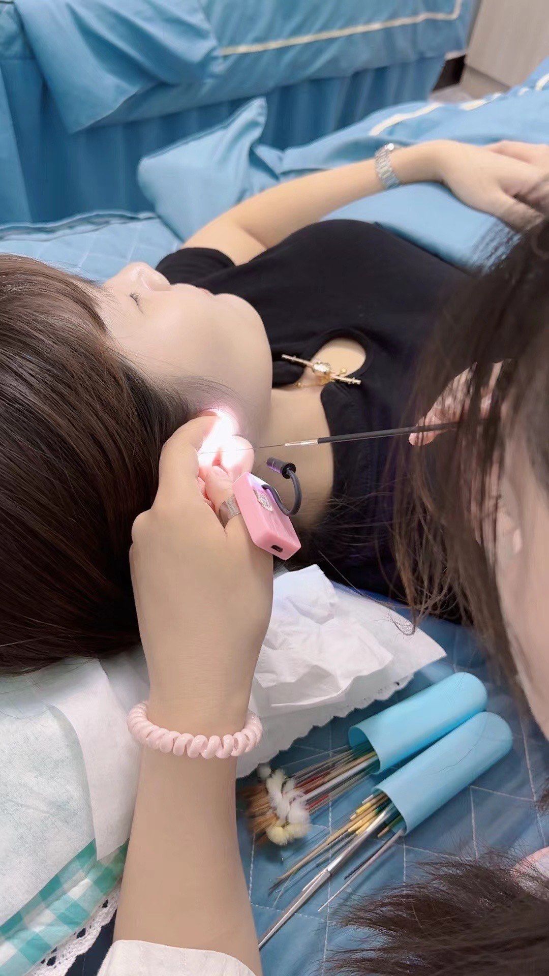 还有新鲜的荔枝不错不错 后面我选择了采耳加头部水疗 采耳师小姐姐