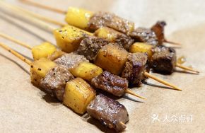 Black Pepper Pineapple Beef