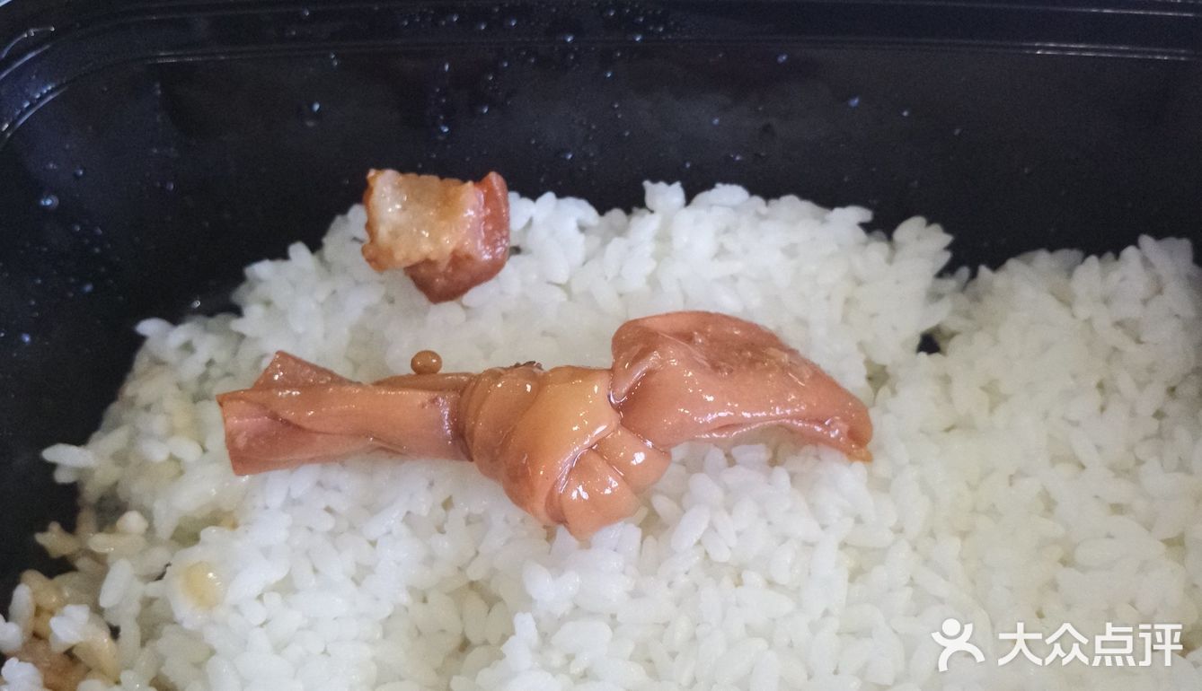 同事推荐的，两个菜加一瓶饮料，一共29.9